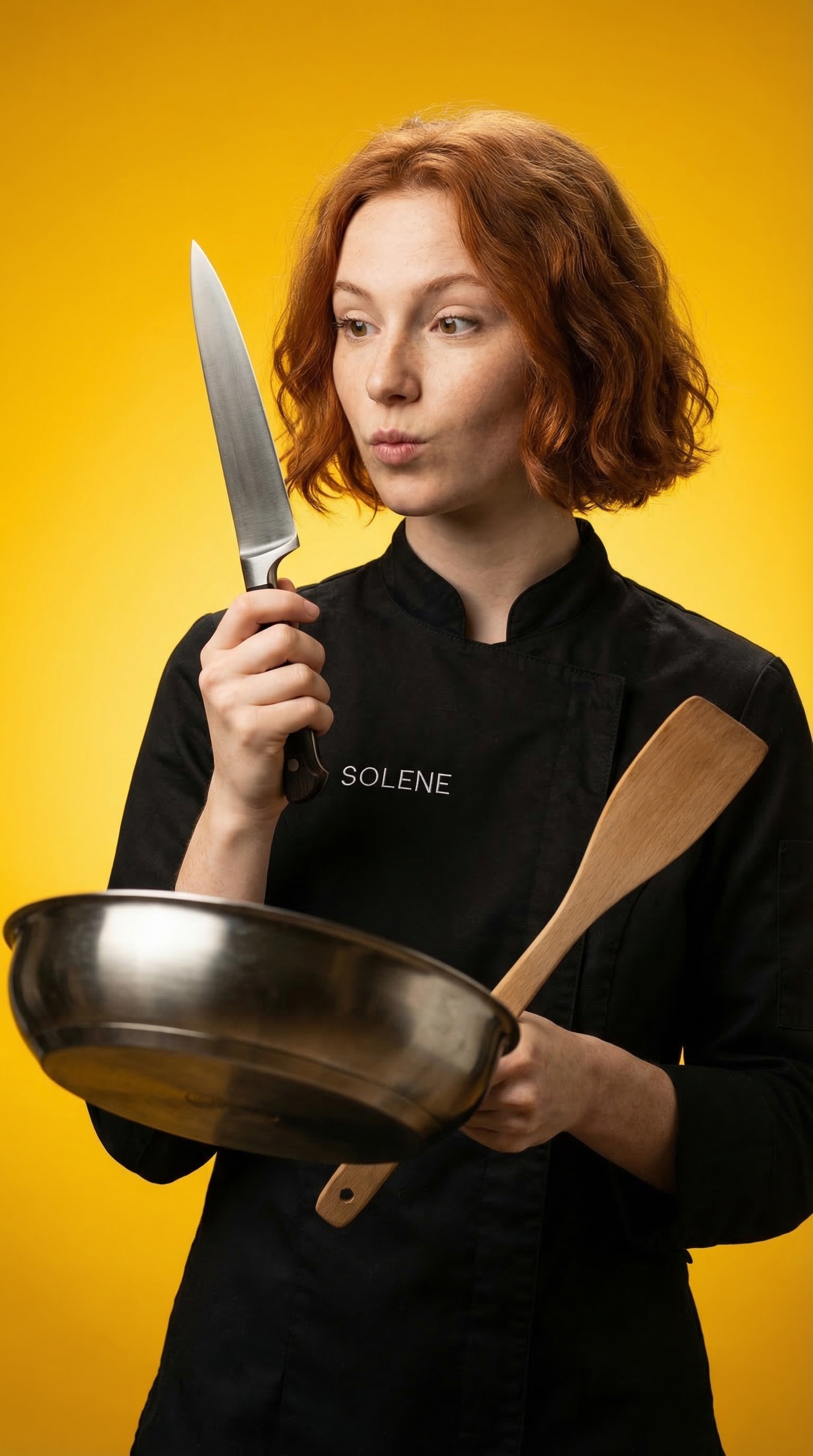 Chef Moderna y Fondo Amarillo